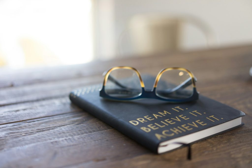 carolyn christine D7bmnvGJA2Q unsplash