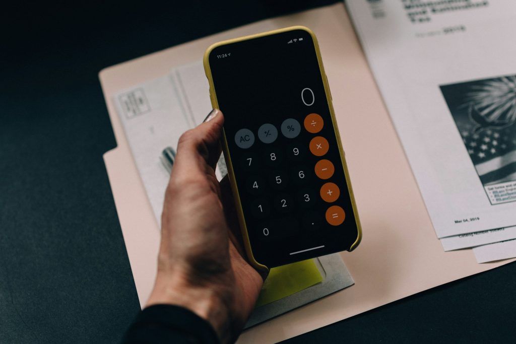 Budgeting 101: How to Start When You’re Clueless About Money 1 kelly sikkema 3 Tc 5LROrM unsplash