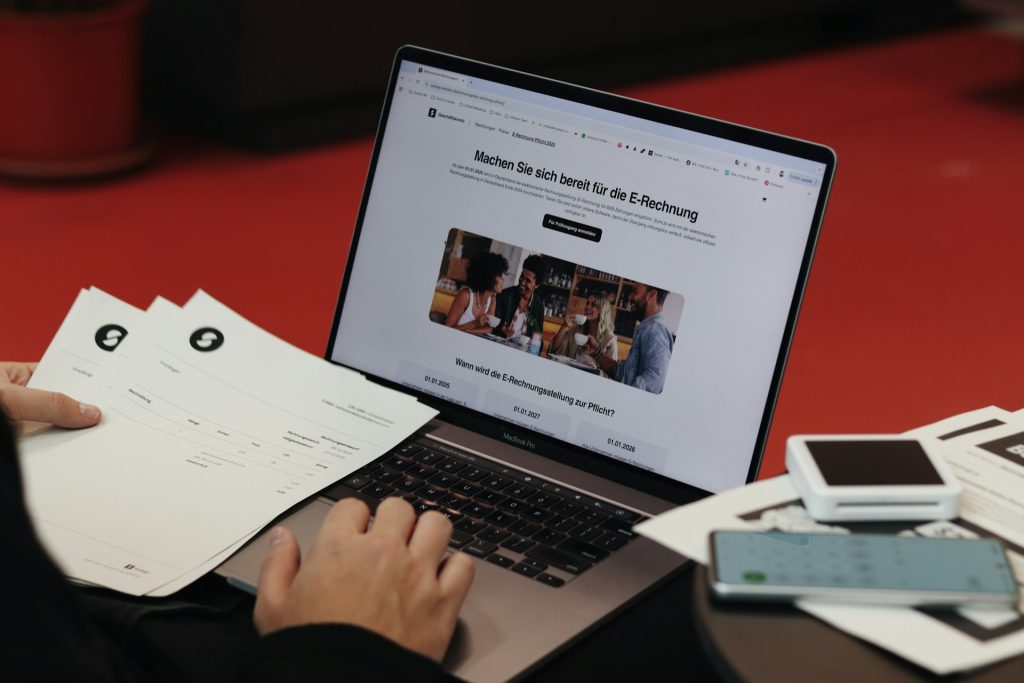 Best Apps for Tracking Your Spending in Real Time 1 sumup BCKb8SMfW4s unsplash